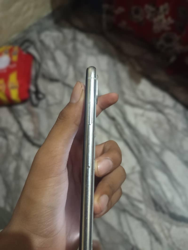 Apple iPhone X 3