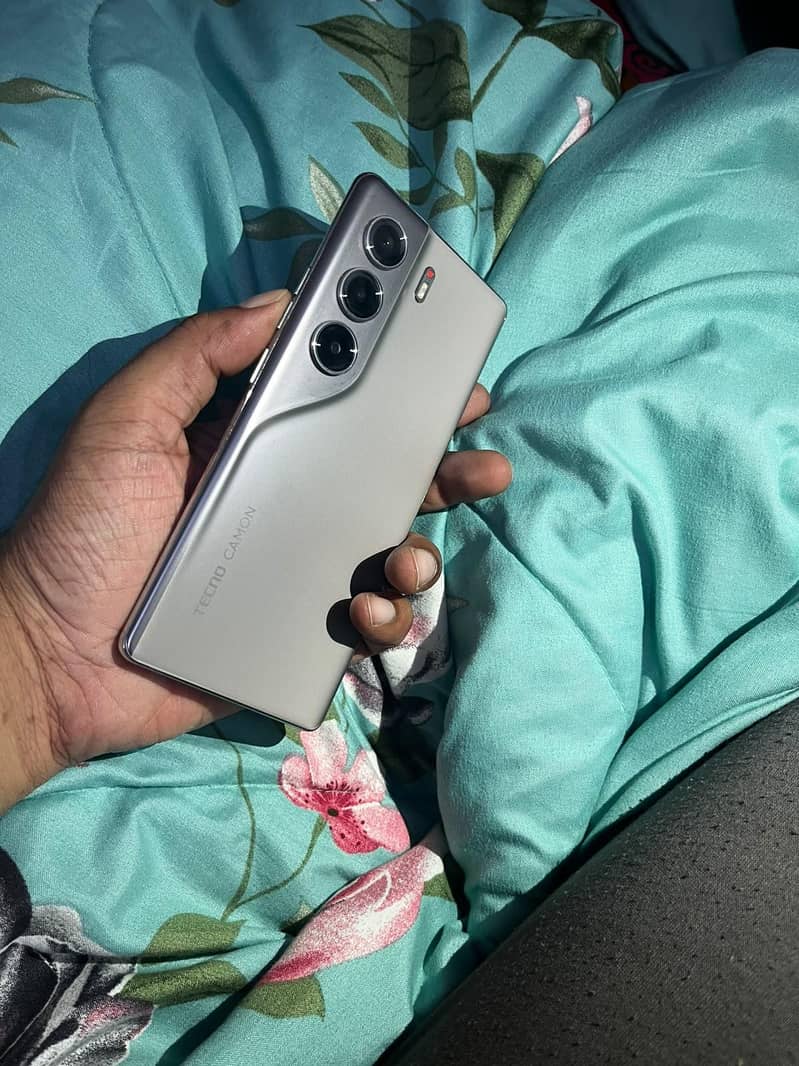 Tecno CAMON 40 Pro 2