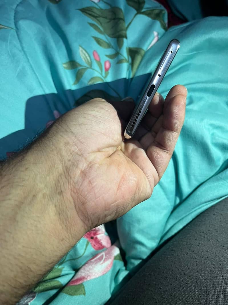 Tecno CAMON 40 Pro 4