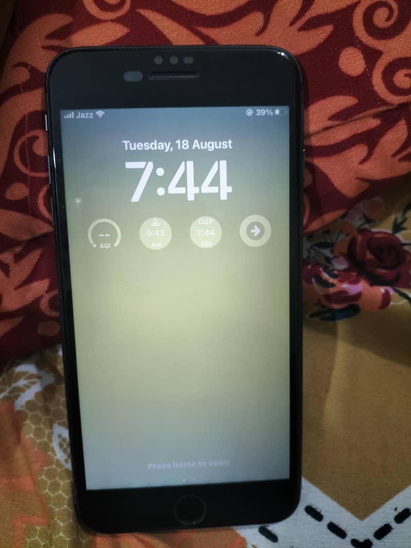 Apple iPhone 8 Plus 1
