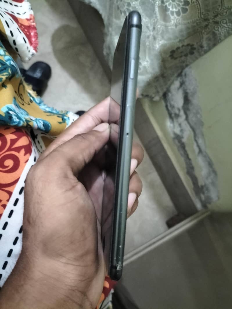 Apple iPhone 8 Plus 3