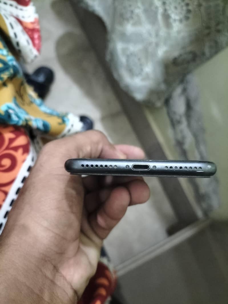 Apple iPhone 8 Plus 4