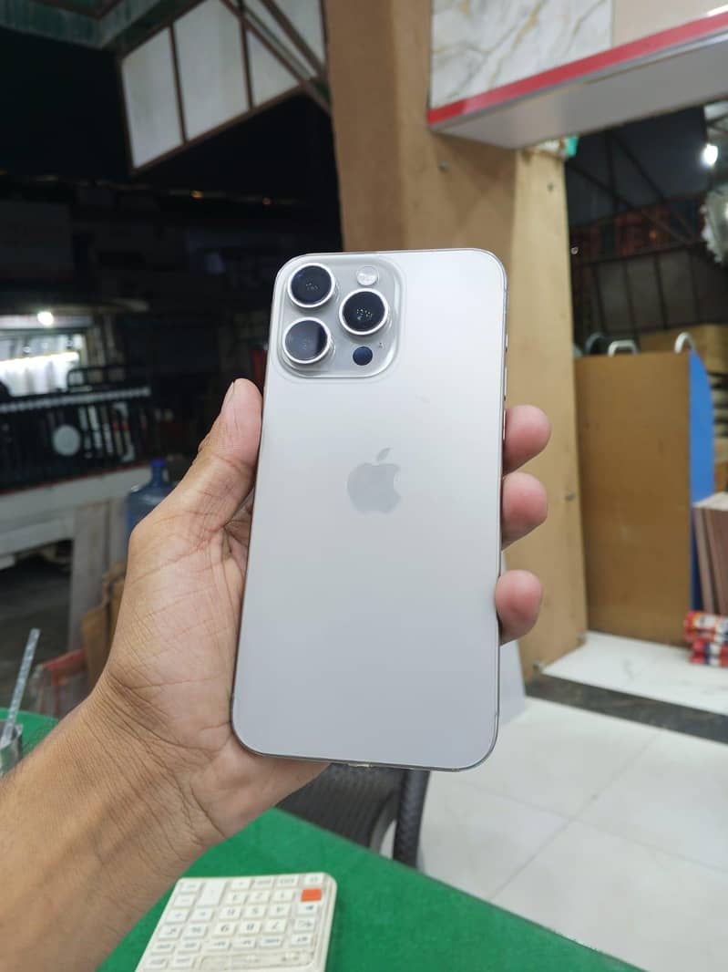 Apple iPhone 15 Pro Max 1
