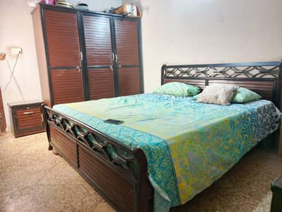 King Size Wooden Bed Set in Excellent Condition