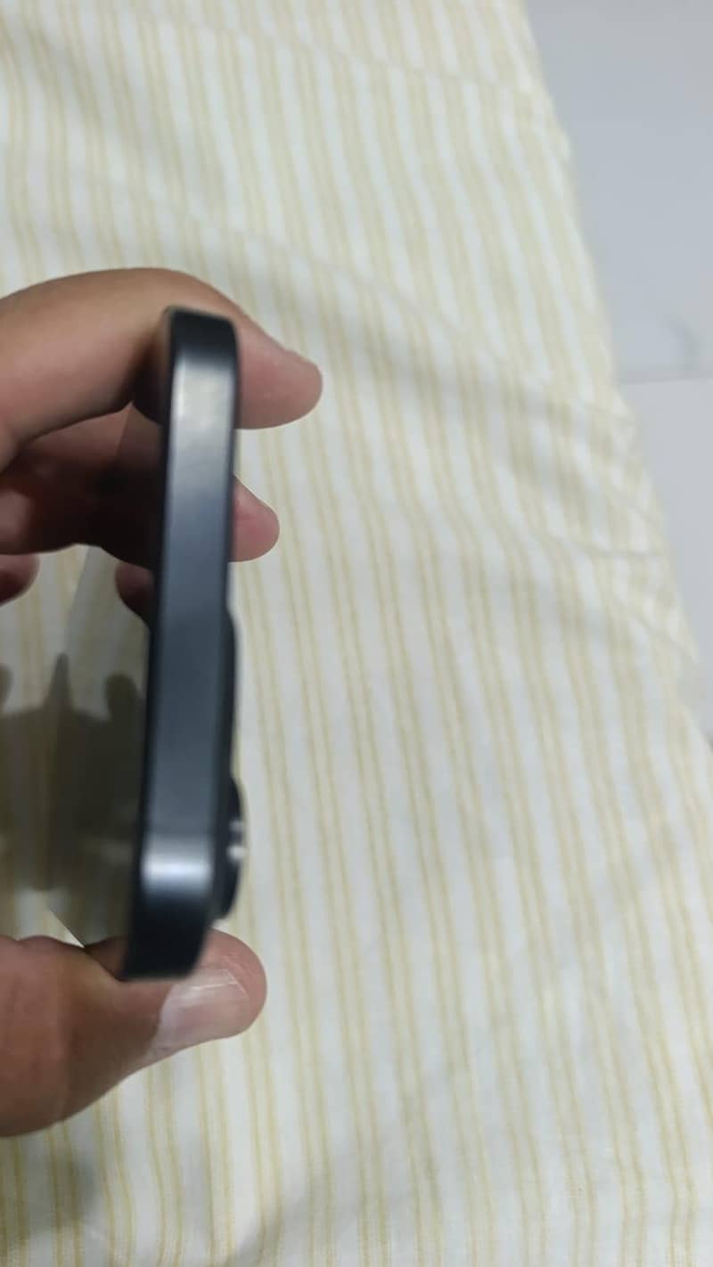Apple iPhone 15 Pro Max 2