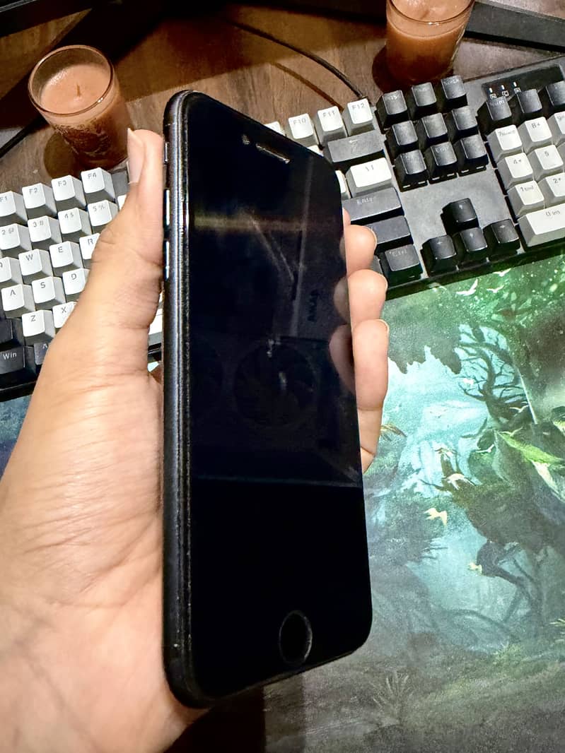 Apple iPhone 7 3