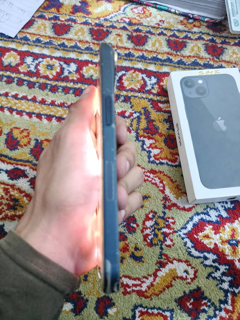 Apple iPhone 13 2