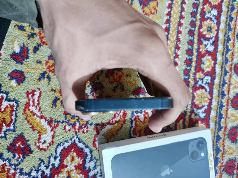 Apple iPhone 13 4