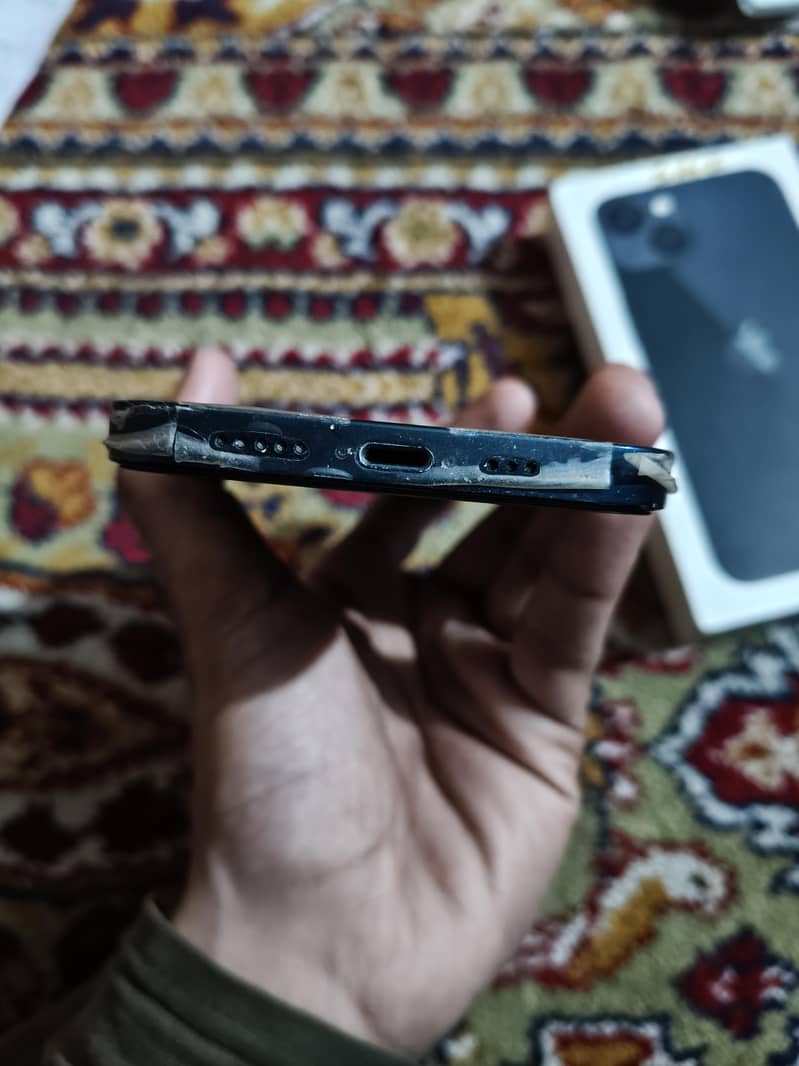 Apple iPhone 13 5