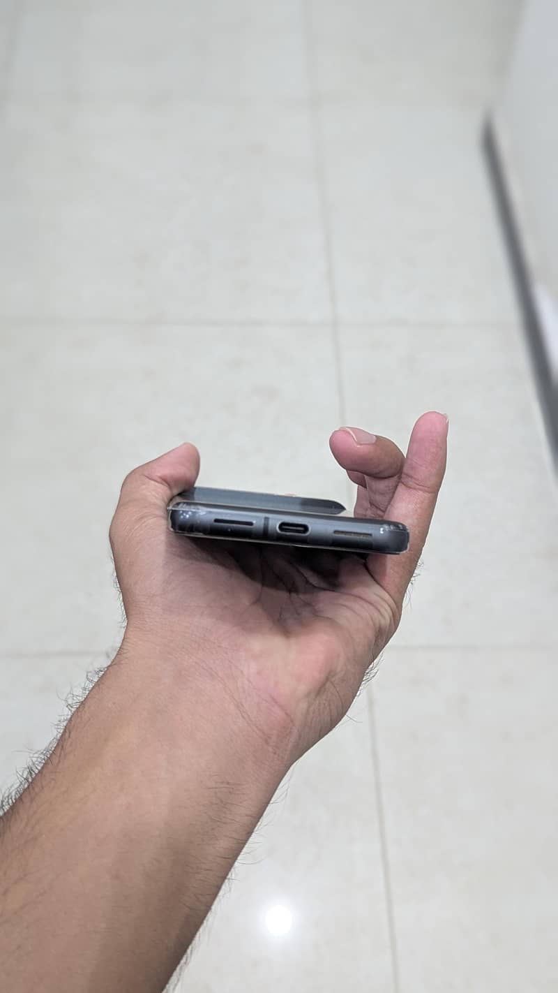Google Pixel 8 4