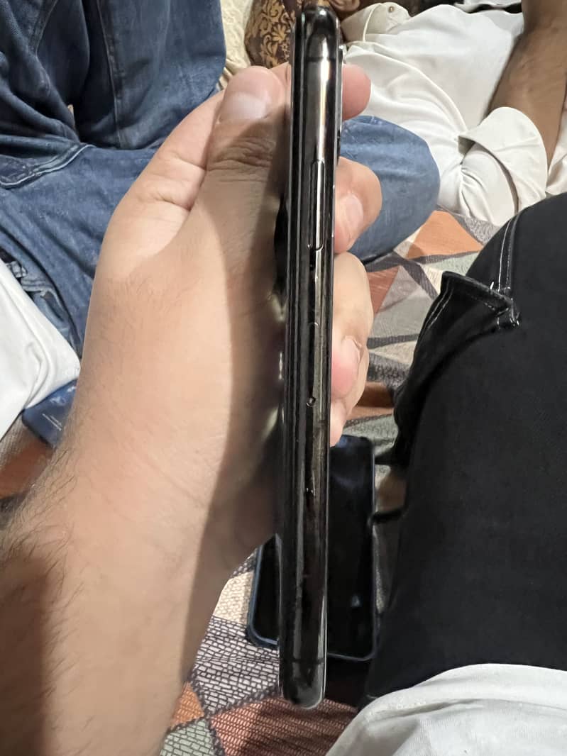 Apple iPhone XS 1