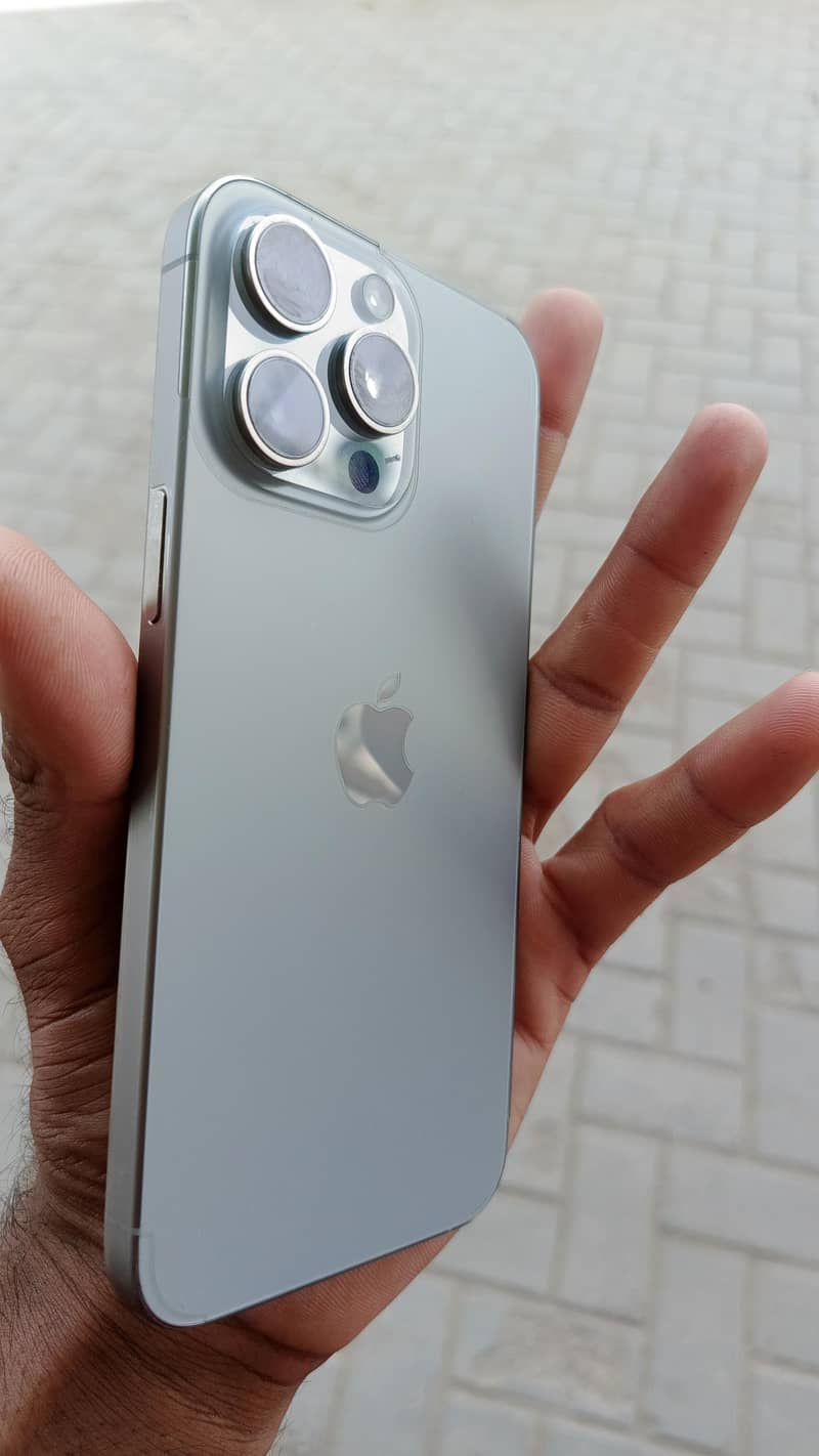 Apple iPhone 15 Pro Max 0
