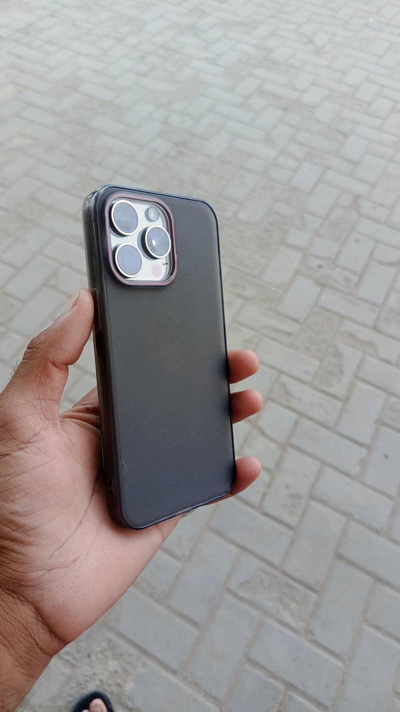 Apple iPhone 15 Pro Max 2