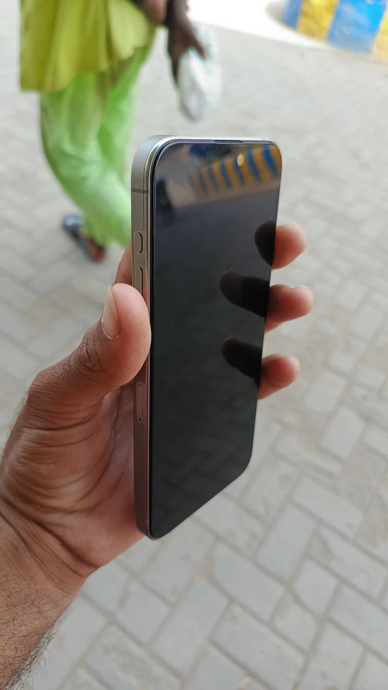 Apple iPhone 15 Pro Max 3