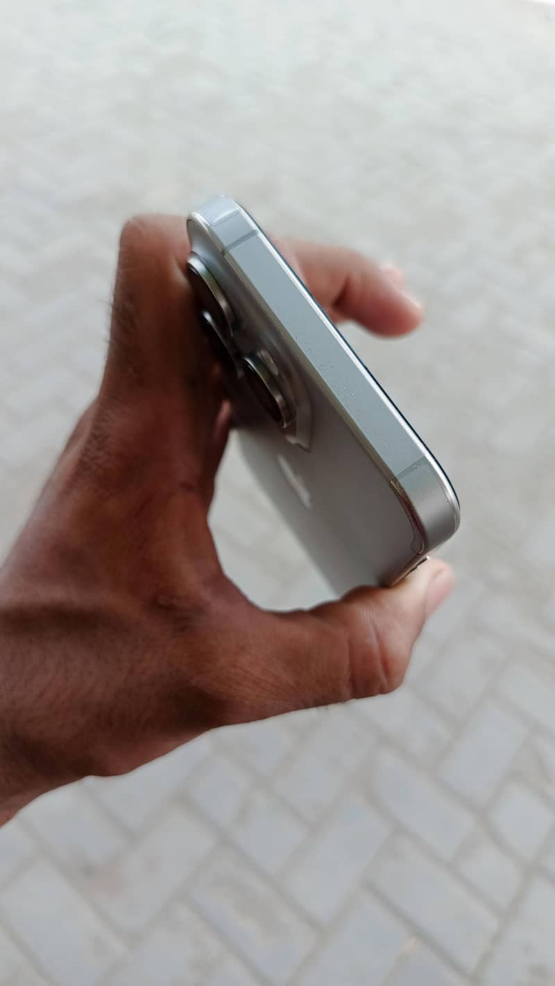 Apple iPhone 15 Pro Max 6