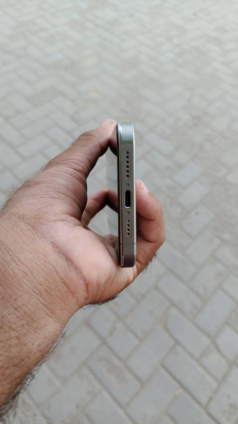 Apple iPhone 15 Pro Max 8
