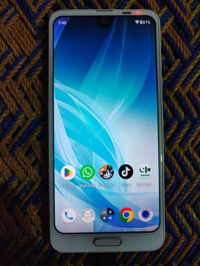 Sharp Aquos R2