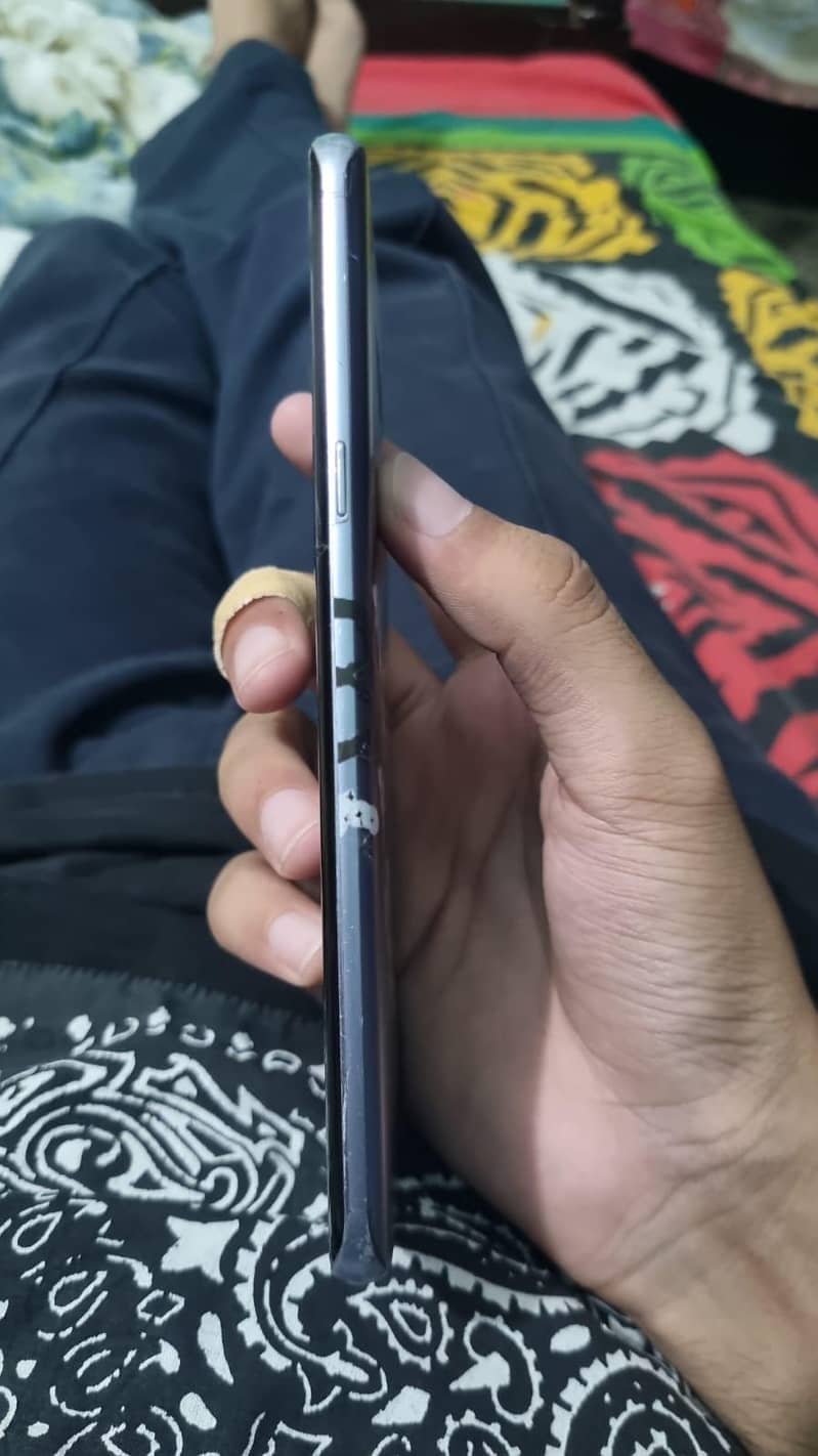 Samsung Mobile S8 Plus 1