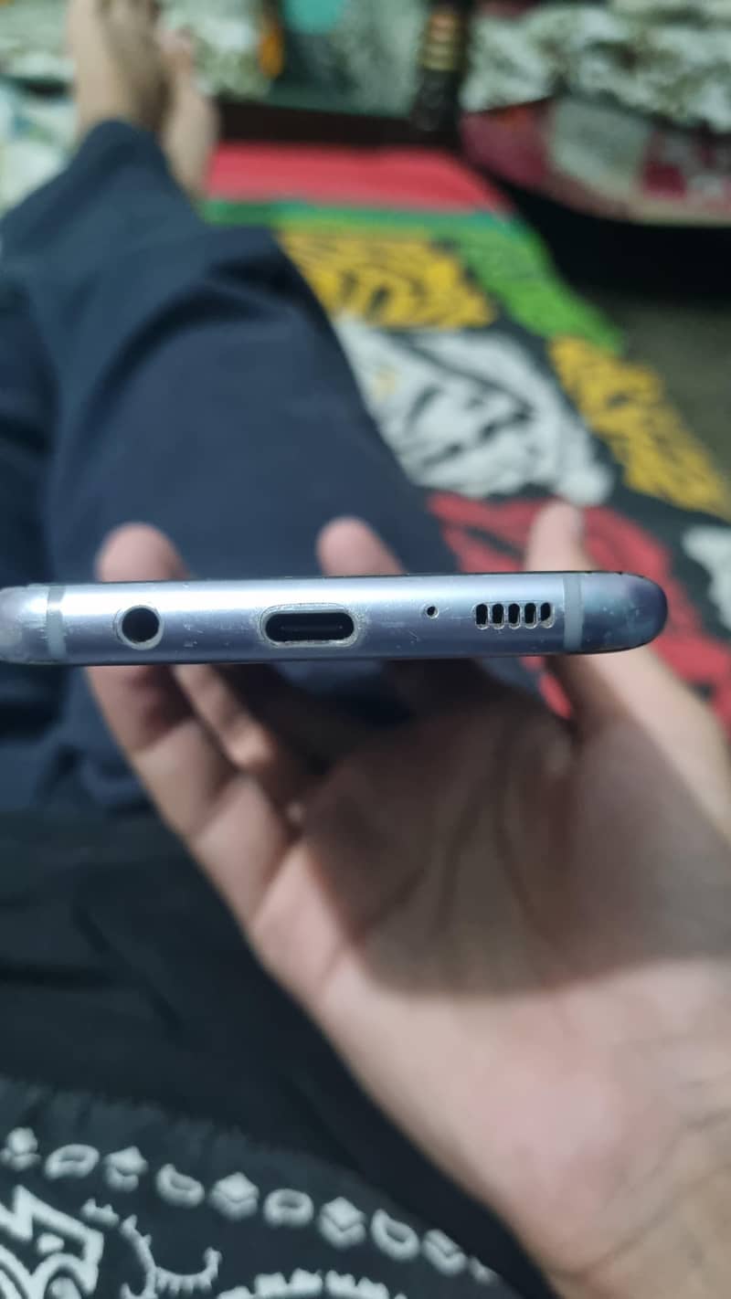Samsung Mobile S8 Plus 3