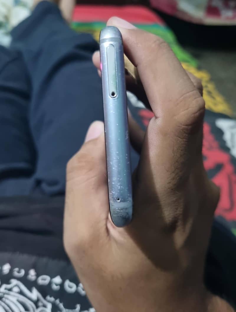 Samsung Mobile S8 Plus 4