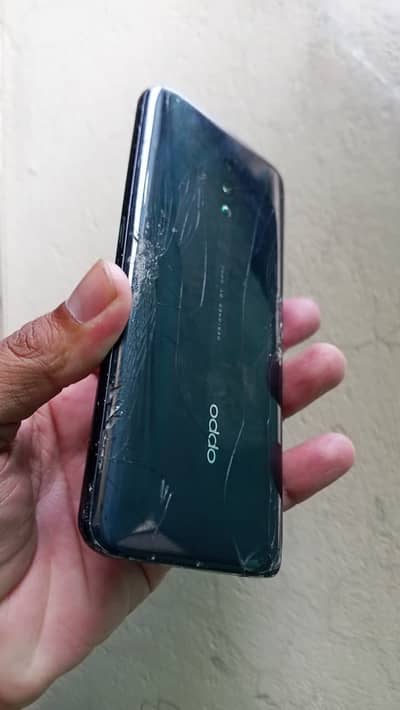 OPPO Reno2 Z (8/128)Touch rola kr raha hai line hai penal main