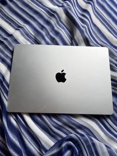 Macbook Air 15 Inch 16/256 M4 Excellent Condition
