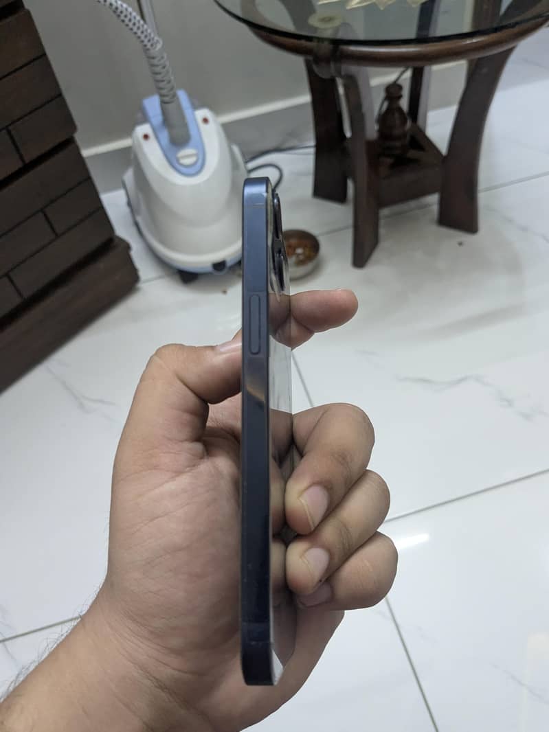 Apple iPhone 13 4