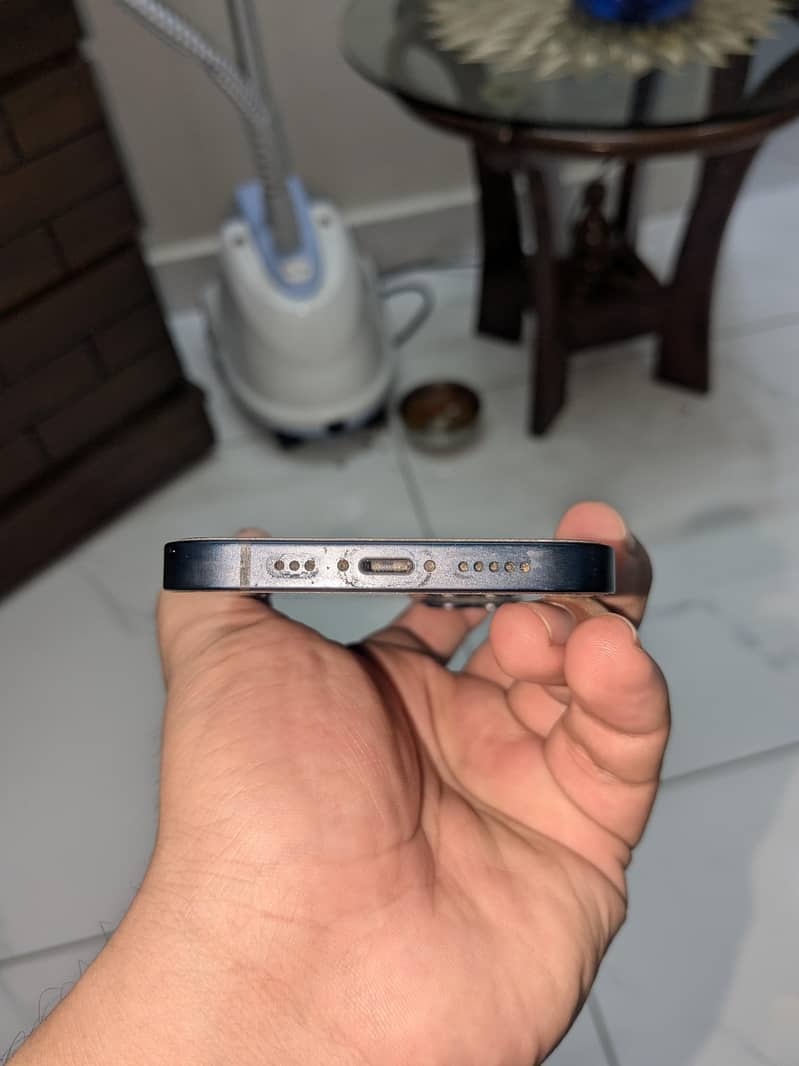 Apple iPhone 13 5