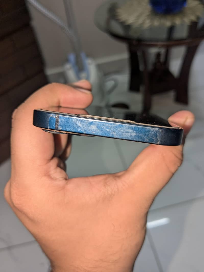 Apple iPhone 13 6