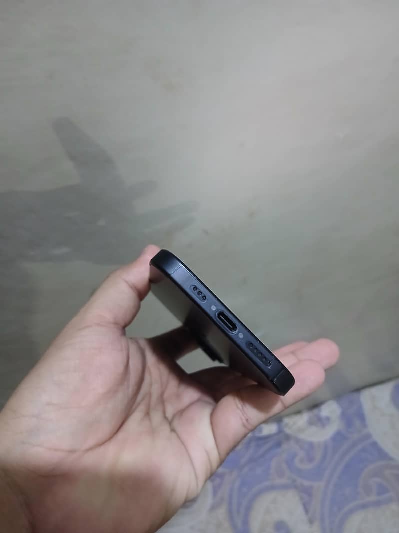 Apple iPhone 15 4