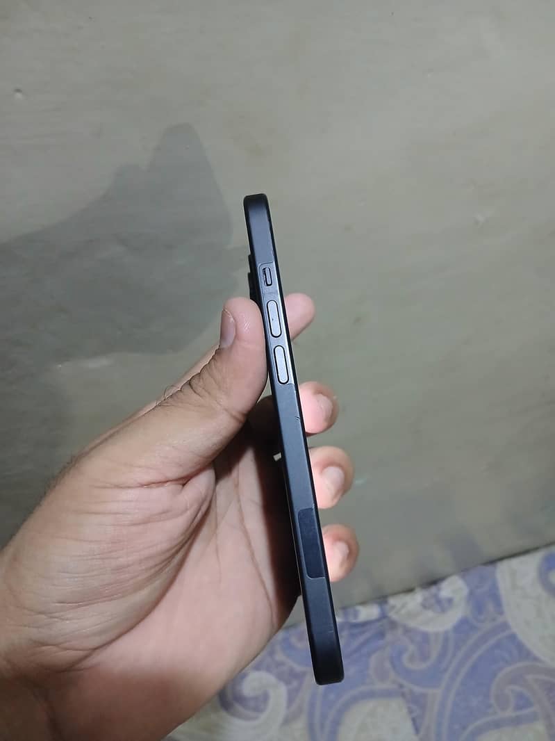 Apple iPhone 15 5