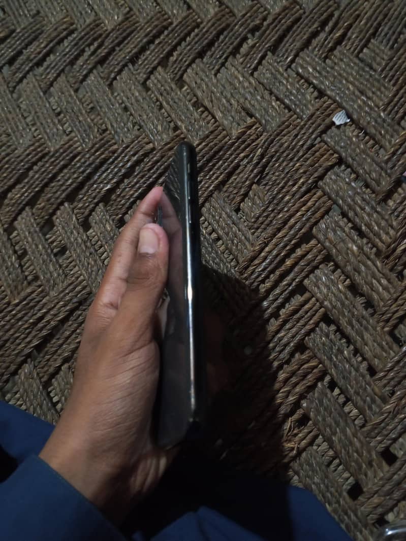 Apple iPhone X 4