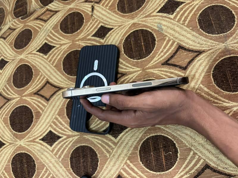 Apple iPhone 14 Pro Max 1