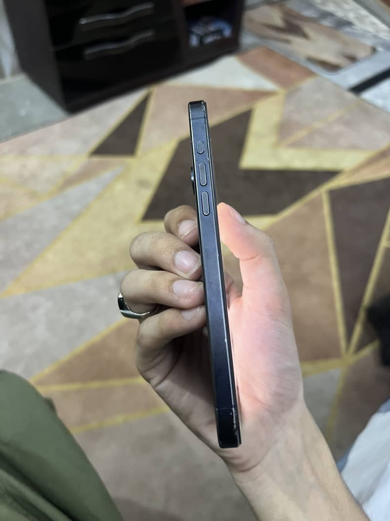Apple iPhone 15 Pro Max 2