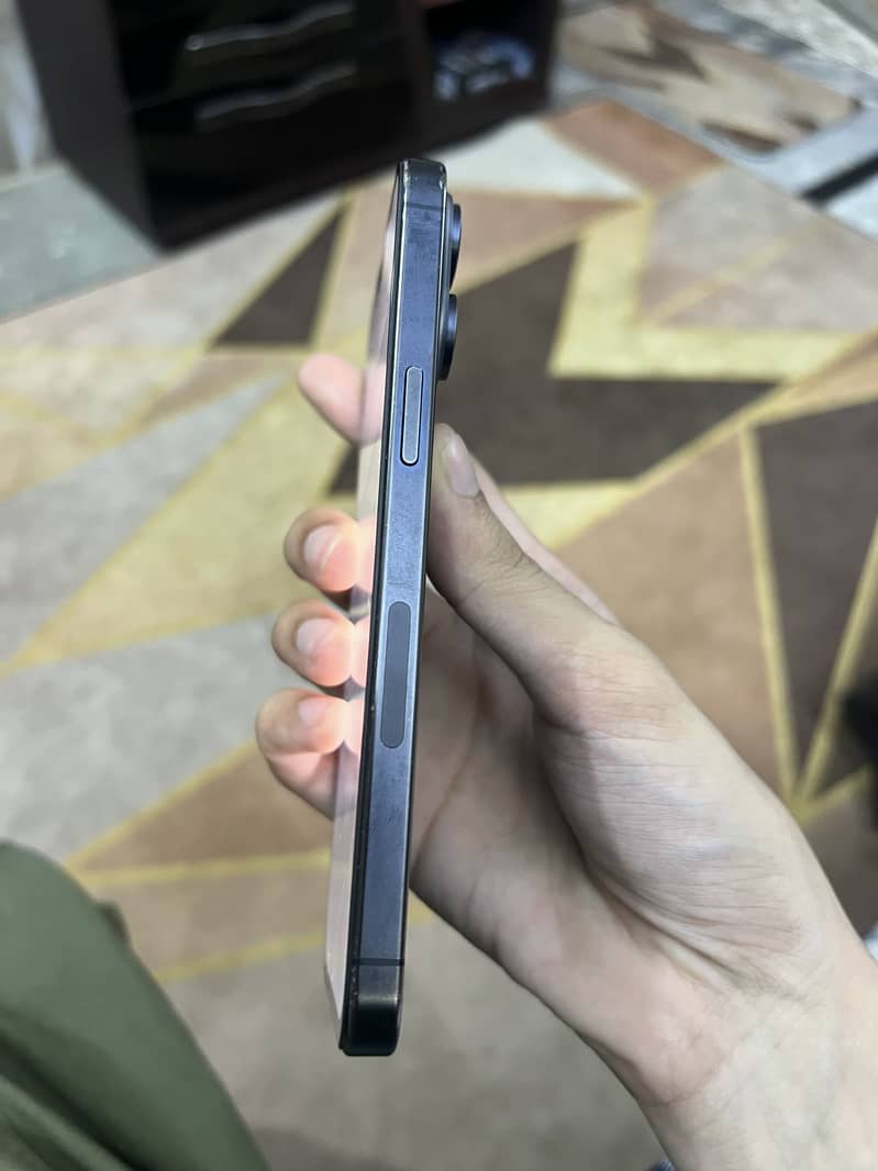 Apple iPhone 15 Pro Max 4
