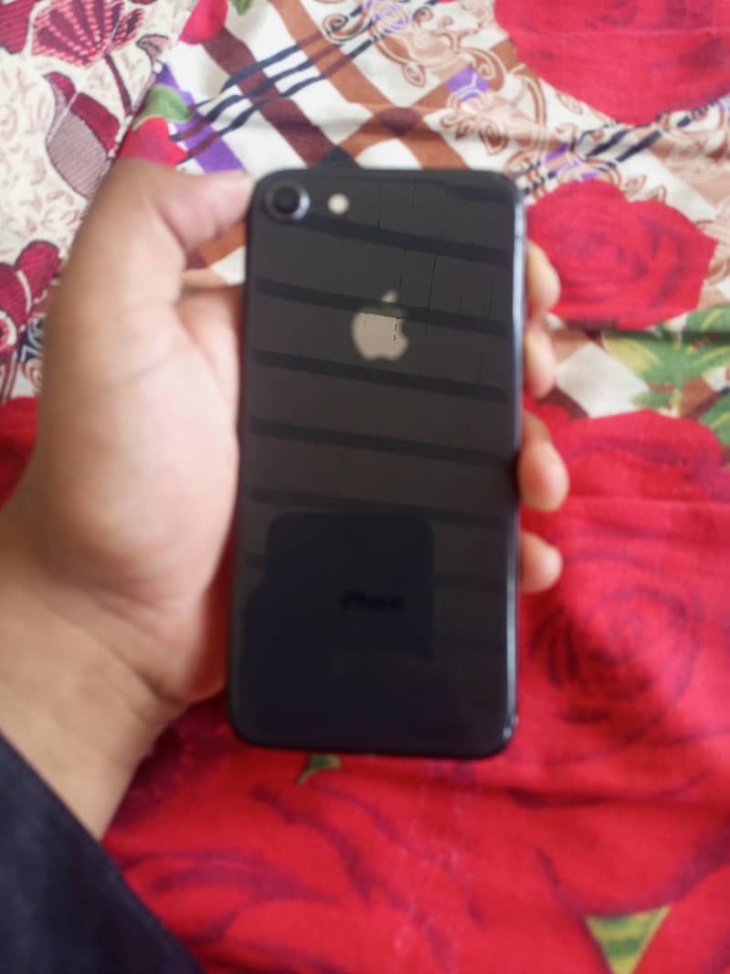 Apple iPhone 8 1