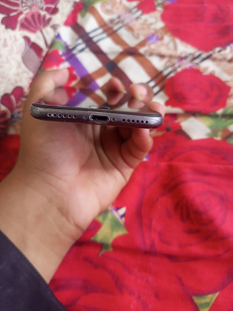 Apple iPhone 8 5