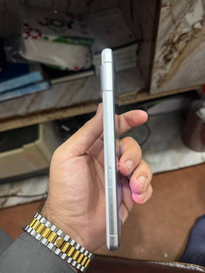 Google Pixel 7 4