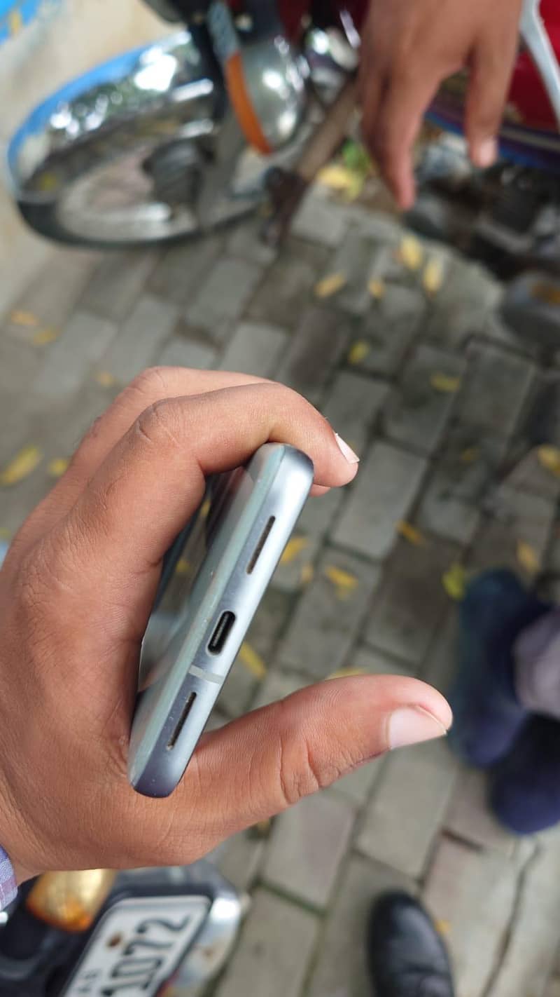 Google Pixel 8 6