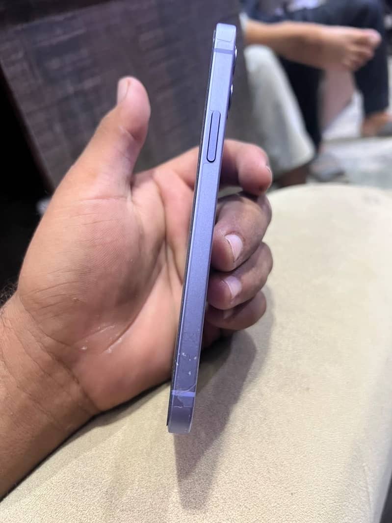 Apple iPhone 12 4