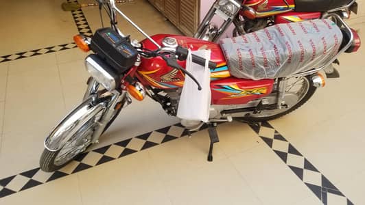 brande new only 100 km chala hoa ha me us ke baad bahir chala gya