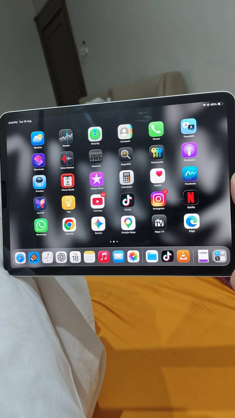 ipad pro m2 10/10 condition 1
