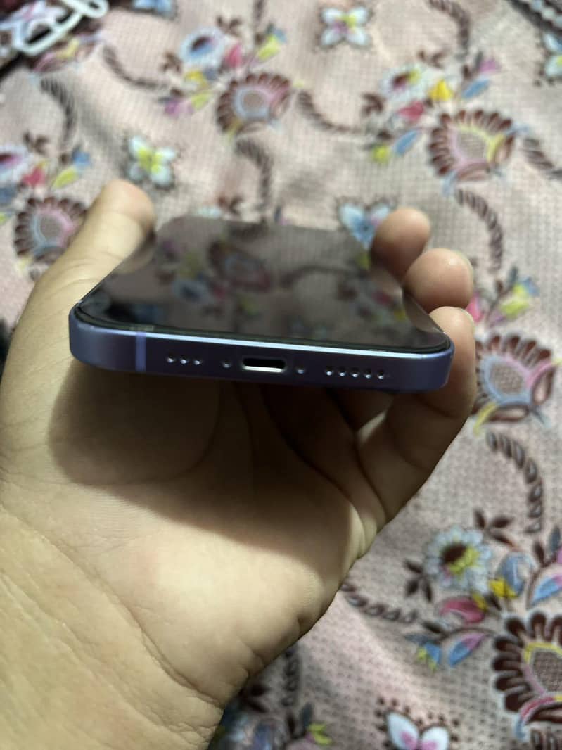 Apple iPhone 12 3