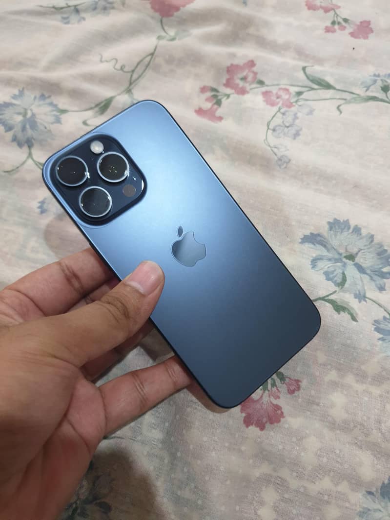 Apple iPhone 15 Pro Max 4