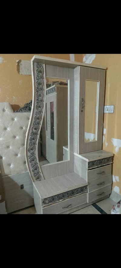 used furniture hai Jo bhi interested hain wo what's up pr contact kare