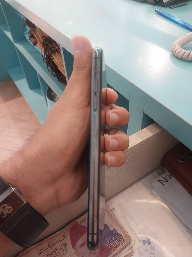 iphone 11 pro max 2