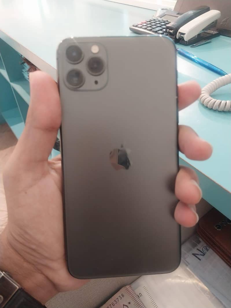 iphone 11 pro max 4