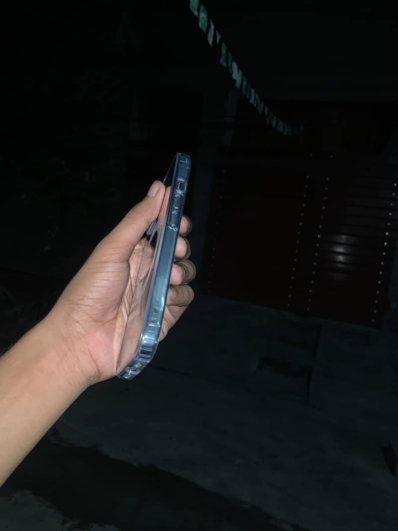 Apple iPhone 13 2