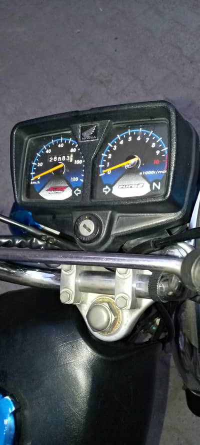 Genevan Bike Band Head Nut to Nut. Self Start, 28000 KM Meter Reading,