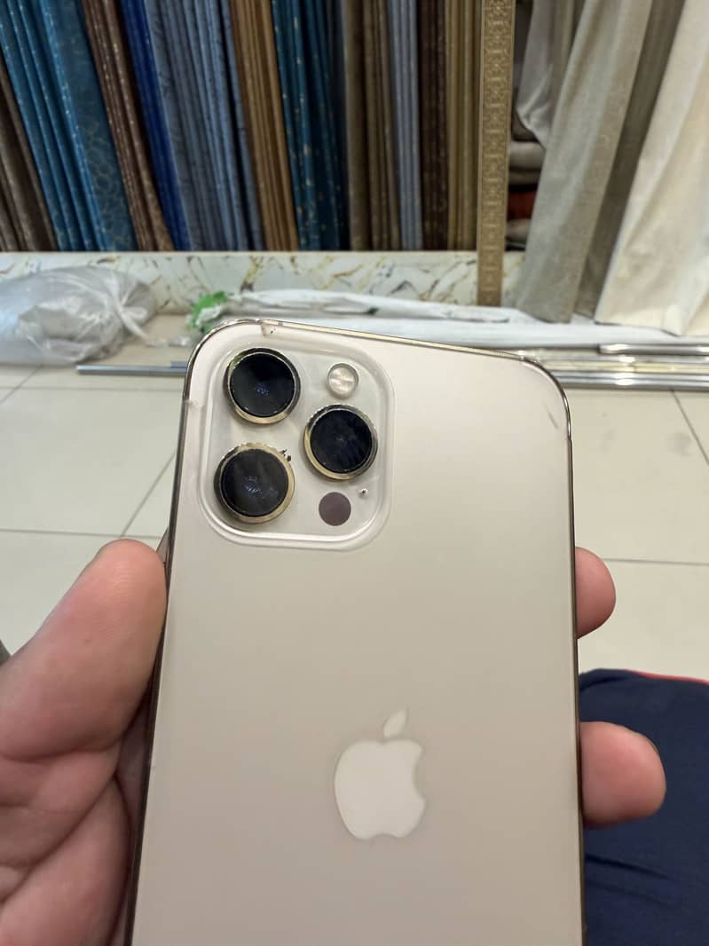 Apple iPhone 12 Pro Max 4